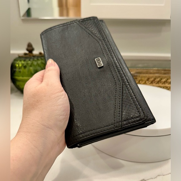 Vintage Roxy - Black Faux Leather Snap-Close Wallet - VGVC - Picture 6 of 17